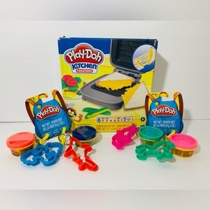 🆕Play-Doh Kitchen Creations Cheesy Sandwich Playset & 2 Play-Doh Pod & Cut Outs